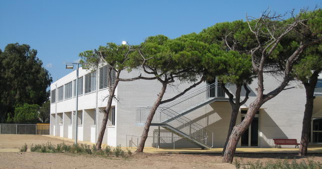 Uno de los edificios del CEIP Gav&agrave; Mar (27 de Septiembre de 2008)